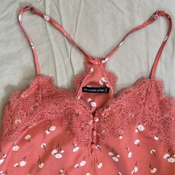 HP🏆 Womens Abercrombie & Fitch Lacey Adjustable Strap Flower Camisole Top Sm - Picture 6 of 7